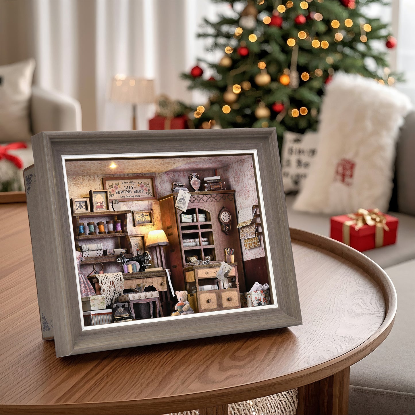 Book Nook Kit - 3D Wooden Puzzle with LED Switch Control & Wall-Mountable Frame，DIY Miniature House for Beginners，Bookshelf/Tabletop/Wall Decor for Craft Lovers，Dollhouse Gift (Lily Sewing Shop)